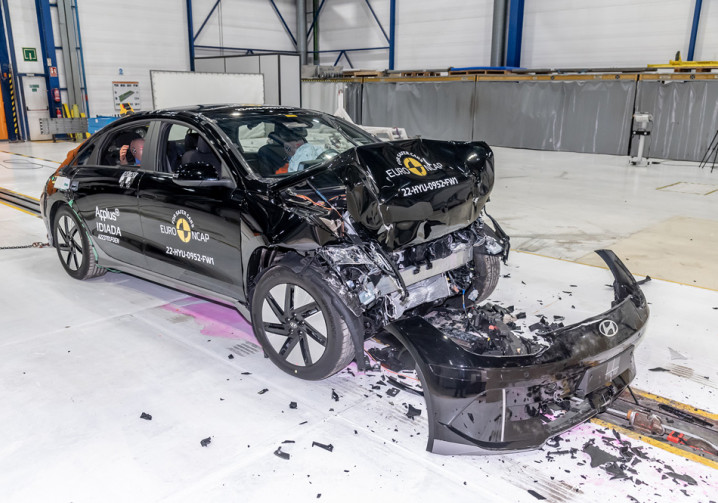 Le SUV compact Toyota Corolla Cross obtient cinq étoiles aux crash-tests Euro NCAP 2022