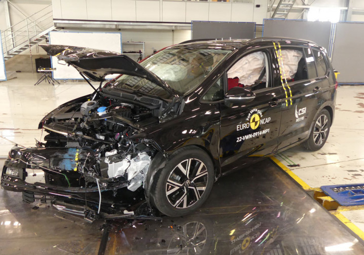 Le monospace Volkswagen Touran obtient quatre étoiles sur cinq possibles aux crash-tests Euro NCAP 2022