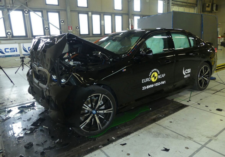 La grande routière électrique BMW i5 obtient cinq étoiles aux crash-tests Euro NCAP 2023