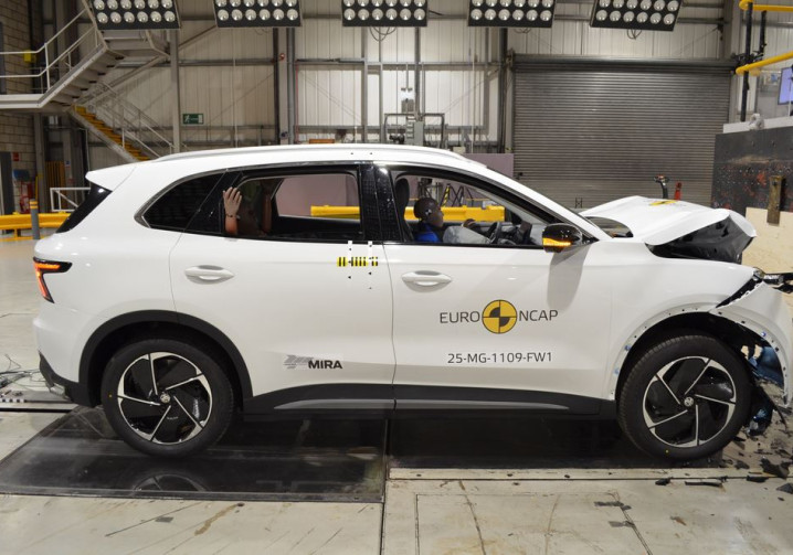 Le SUV compact électrique MG MGS5 EV obtient cinq étoiles aux crash-tests Euro NCAP 2025