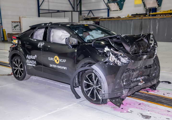 Le SUV de taille compacte Toyota C-HR PHEV obtient cinq étoiles aux crash-tests Euro NCAP 2025