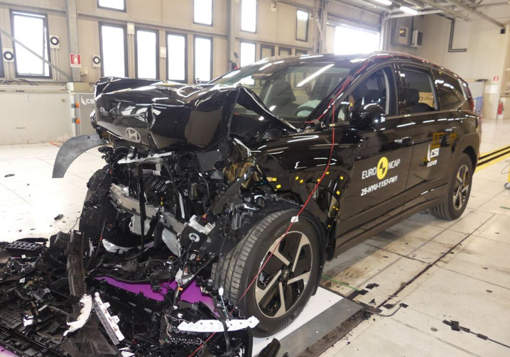 Le grand SUV électrique Hyundai ioniq 9 obtient cinq étoiles aux crash-tests Euro NCAP 2025