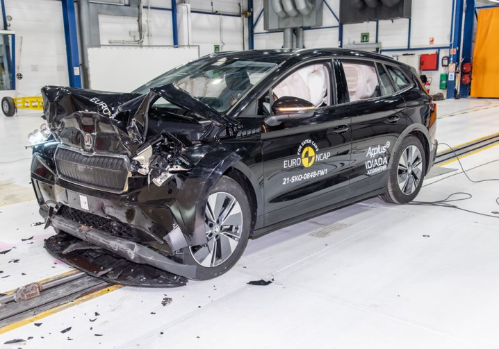 Le SUV compact électrique Skoda Elroq obtient cinq étoiles aux crash-tests Euro NCAP 2025