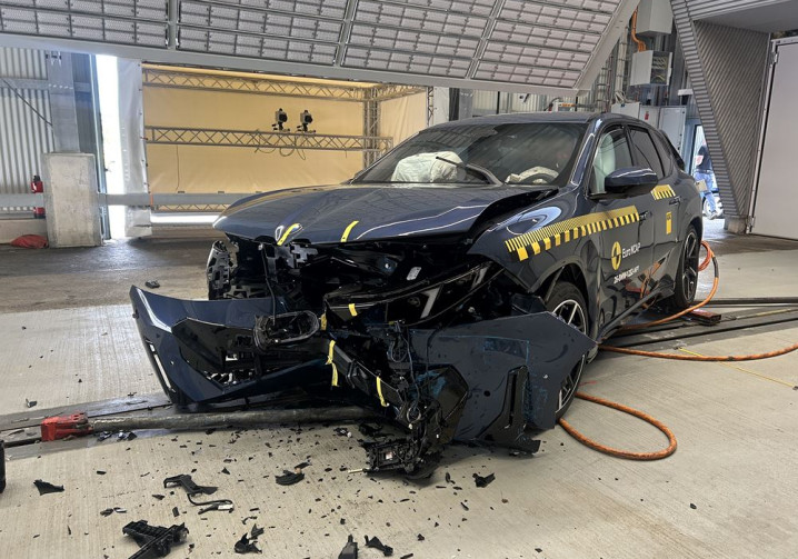 La BMW iX3 obtient la note de cinq étoiles aux tests Euro NCAP dans le cadre du protocole d'évaluation 2026