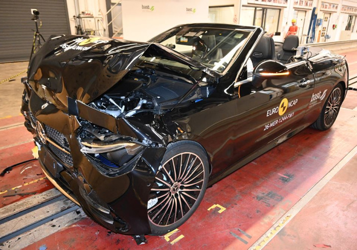 La Mercedes-Benz CLE Cabriolet créditée de cinq étoiles aux crash-tests Euro NCAP 2025