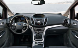 Comment fonctionne le système de parking semi-automatique du Ford C-Max?
