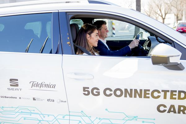 La voiture connectée en 5G détecte les piétons, les cyclistes et les obstacles statiques