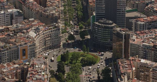 La voiture se connecte aux feux tricolores et aux panneaux d’information de Barcelone