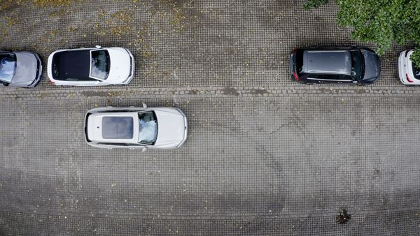 La commande à distance sur smartphone permet de garer le Volkswagen Touareg