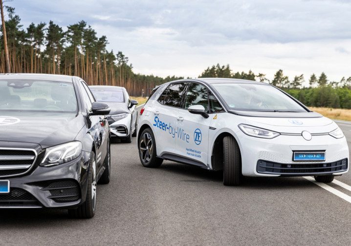 La direction steer-by-wire assure les manœuvres autonomes d'évitement d'urgence