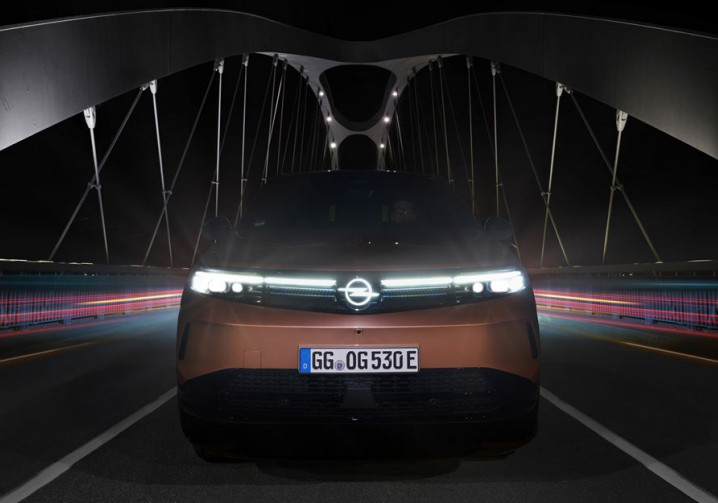 L'éclairage LED Intelli-Lux anti-éblouissement Opel dispose de plus de 50 000 éléments