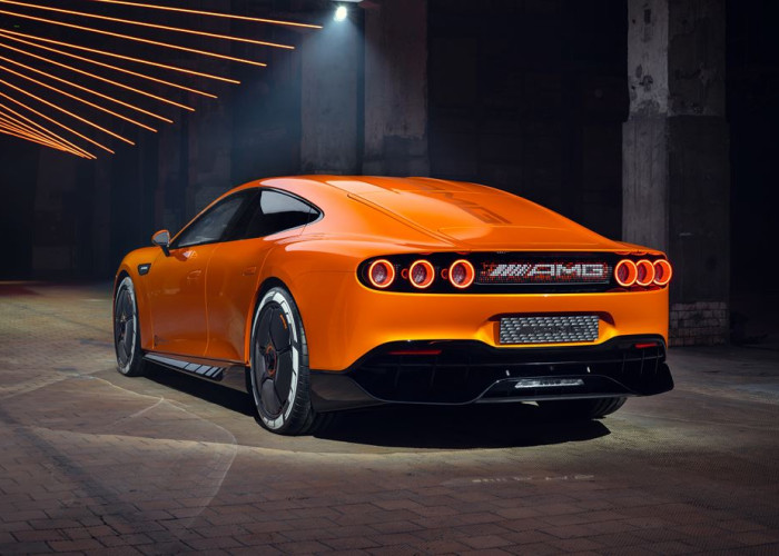 Le concept de coupé quatre portes AMG GT XX embarque un programme technologique électrique d'avant-garde