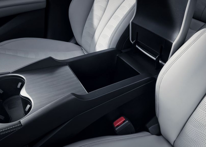 La berline familiale Byd Seal 6 DM-i Super Hybride affiche des formes fluides
