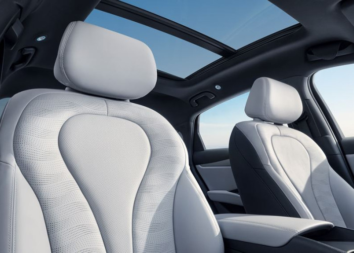 La berline familiale Byd Seal 6 DM-i Super Hybride affiche des formes fluides