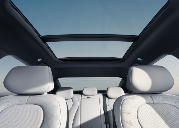 La berline familiale Byd Seal 6 DM-i Super Hybride affiche des formes fluides