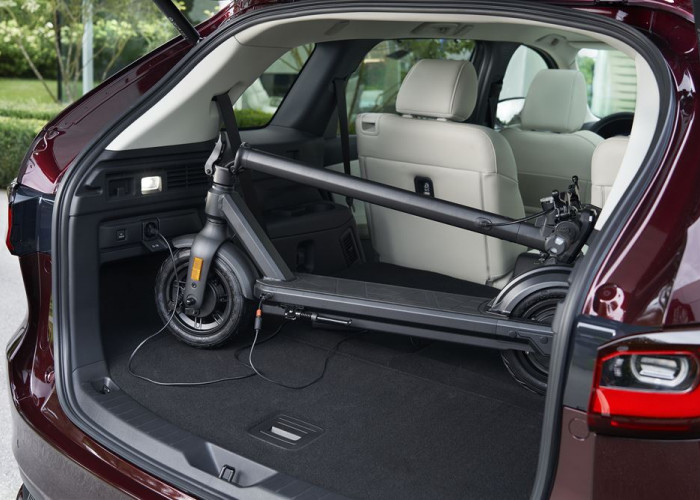 Le SUV Mazda CX-80 à trois rangées de sièges devient le porte-étendard de la marque en Europe