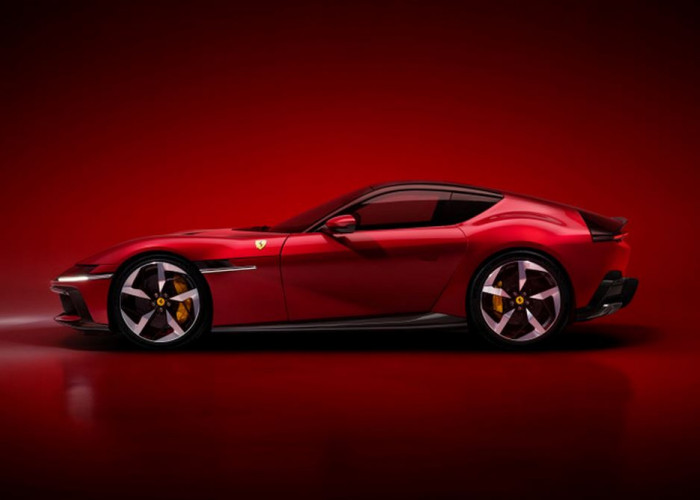 La berlinette deux places Ferrari 12Cilindri incarne l'ADN du Cheval Cabré