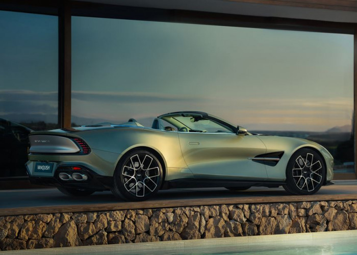 L'Aston Martin Vanquish Volante embarque un V12 bi-turbo de 835 ch
