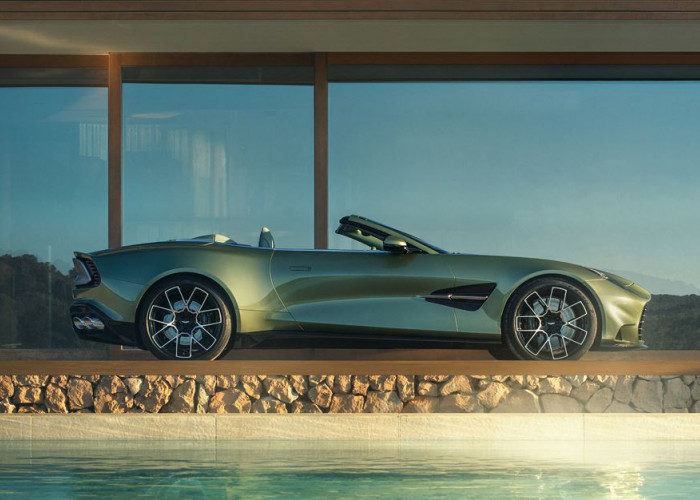 L'Aston Martin Vanquish Volante embarque un V12 bi-turbo de 835 ch