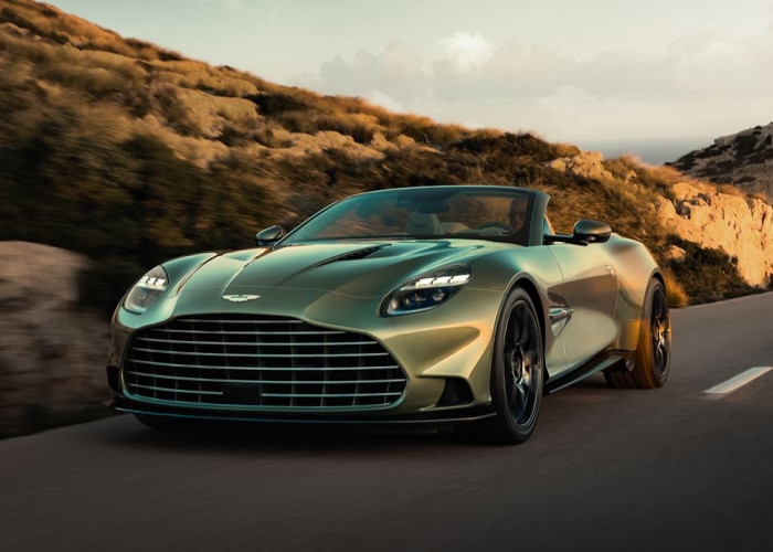 L'Aston Martin Vanquish Volante embarque un V12 bi-turbo de 835 ch