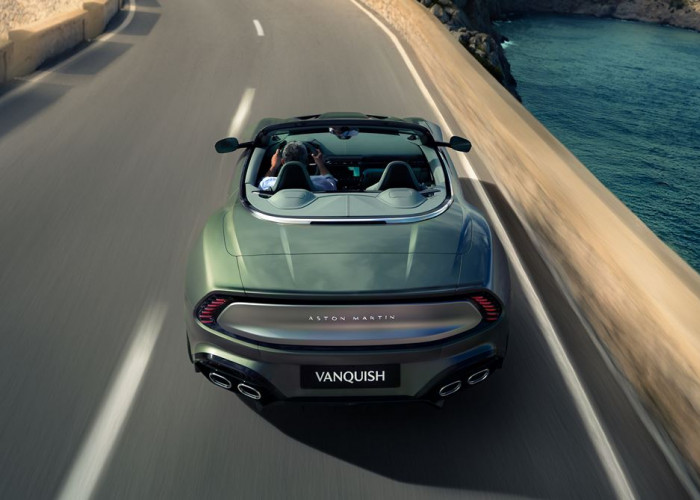 L'Aston Martin Vanquish Volante embarque un V12 bi-turbo de 835 ch