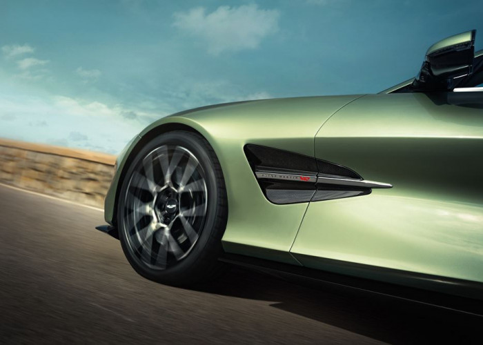 L'Aston Martin Vanquish Volante embarque un V12 bi-turbo de 835 ch