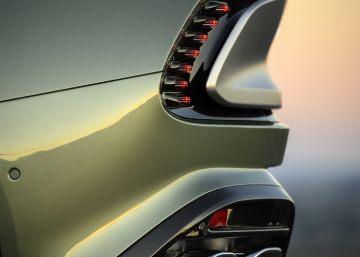 L'Aston Martin Vanquish Volante embarque un V12 bi-turbo de 835 ch