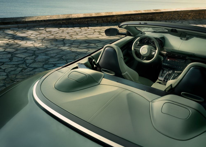 L'Aston Martin Vanquish Volante embarque un V12 bi-turbo de 835 ch