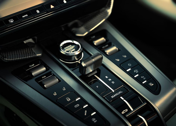 L'Aston Martin Vanquish Volante embarque un V12 bi-turbo de 835 ch