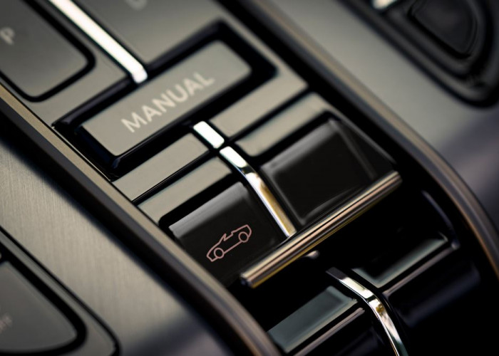 L'Aston Martin Vanquish Volante embarque un V12 bi-turbo de 835 ch