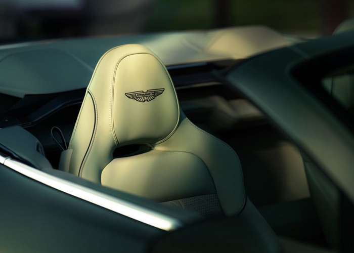 L'Aston Martin Vanquish Volante embarque un V12 bi-turbo de 835 ch