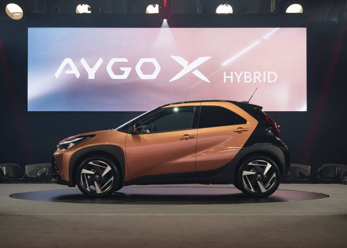 Le crossover urbain Toyota Aygo X hybride passe à l'hybride auto-rechargeable