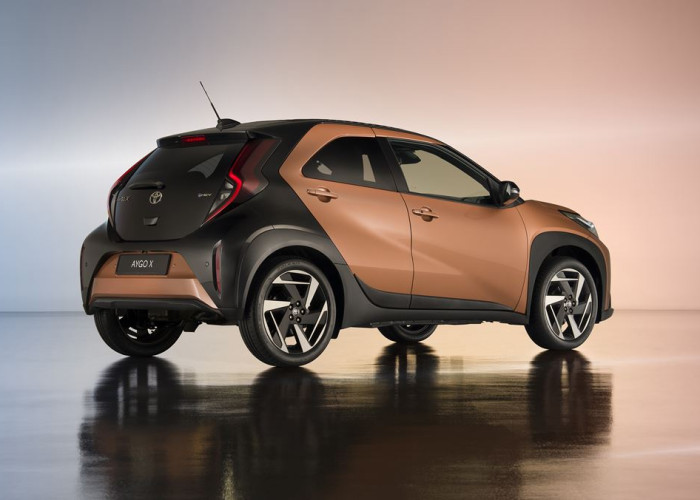 Le crossover urbain Toyota Aygo X hybride passe à l'hybride auto-rechargeable