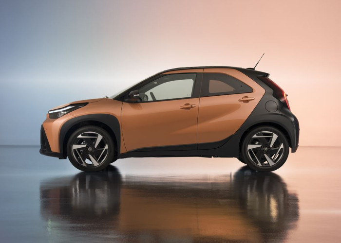 Le crossover urbain Toyota Aygo X hybride passe à l'hybride auto-rechargeable