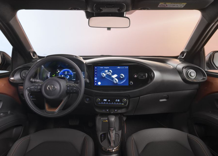 Le crossover urbain Toyota Aygo X hybride passe à l'hybride auto-rechargeable