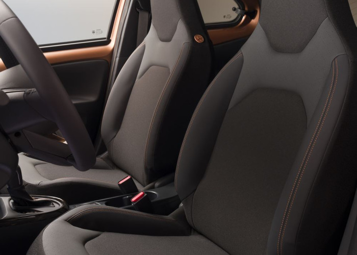 Le crossover urbain Toyota Aygo X hybride passe à l'hybride auto-rechargeable
