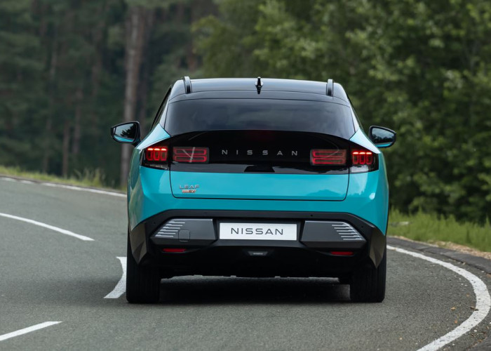 La Nissan Leaf électrique affiche un style fluide de crossover aérodynamique affûté