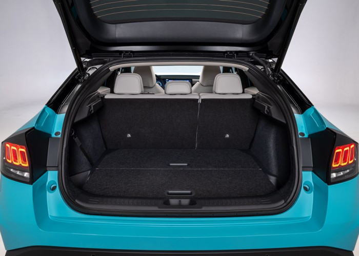La Nissan Leaf électrique affiche un style fluide de crossover aérodynamique affûté