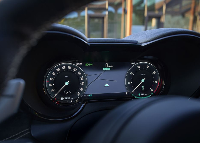 Le SUV compact italien Alfa Romeo Tonale restylé affirme son caractère sportif
