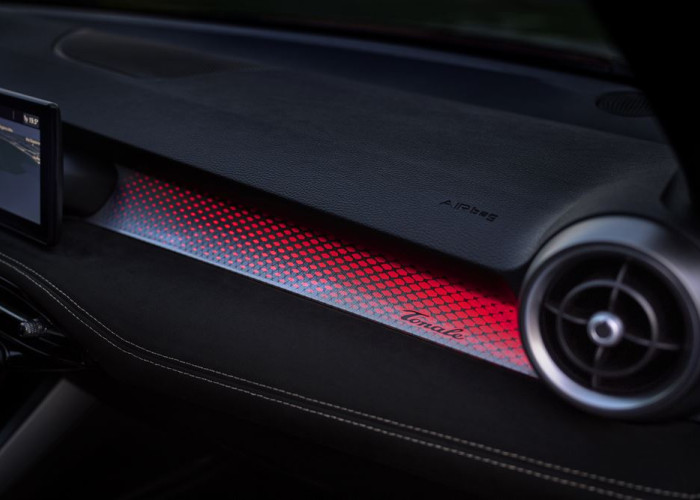 Le SUV compact italien Alfa Romeo Tonale restylé affirme son caractère sportif