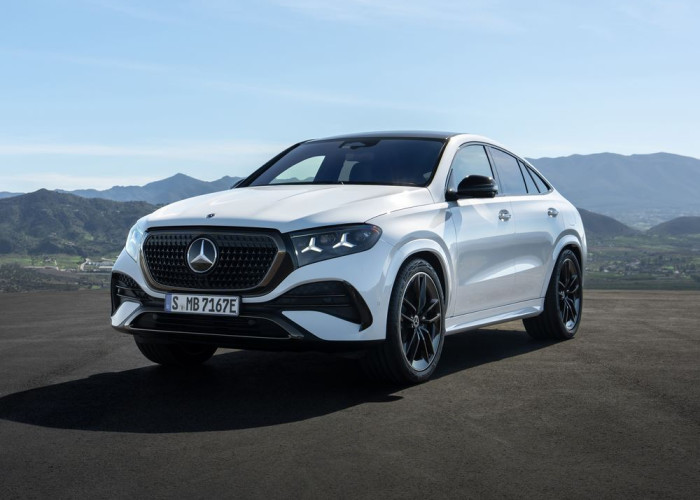Le Mercedes-Benz GLE Coupé affiche une ligne dynamique avec des vitres latérales allongées