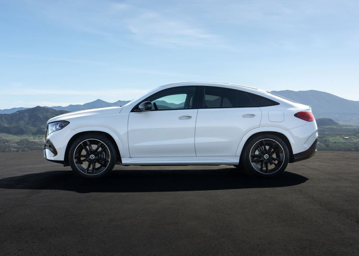 Le Mercedes-Benz GLE Coupé affiche une ligne dynamique avec des vitres latérales allongées