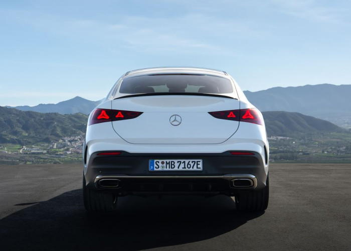 Le Mercedes-Benz GLE Coupé affiche une ligne dynamique avec des vitres latérales allongées