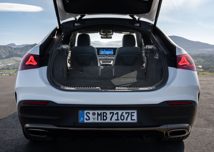 Le Mercedes-Benz GLE Coupé affiche une ligne dynamique avec des vitres latérales allongées