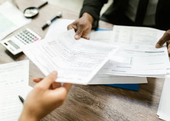 Assurance auto : que faut-il vérifier avant de signer ?