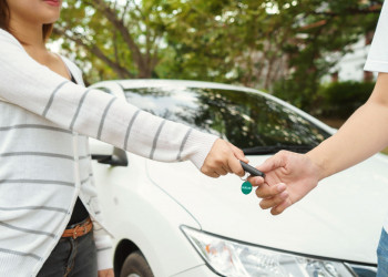 Mettre une voiture personnelle en location pour générer des revenus complémentaires