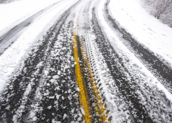 Préparer un véhicule à prendre la route des vacances d'hiver