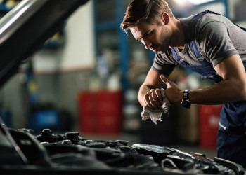 Remplacement moteur de voiture : coûts, procédures et conseils essentiels