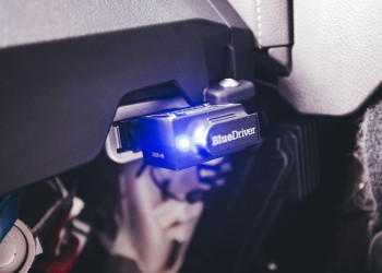 Le système électronique OBD réalise des diagnostics sur le véhicule
