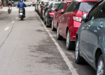 Le stationnement à contre sens de la circulation est interdit sauf signalisation contraire